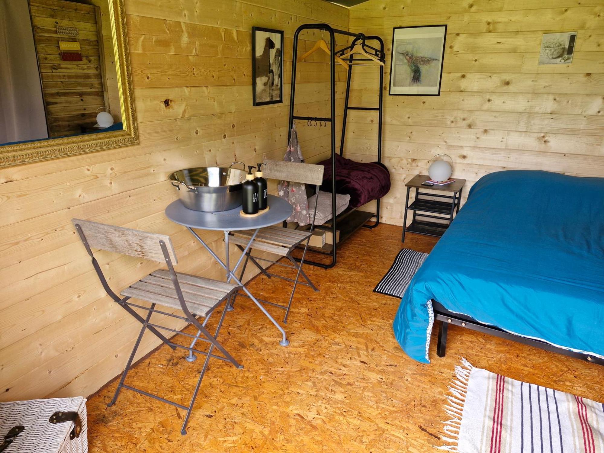 La Cabane Des Lucioles Saint-Julien-Boutieres Room photo